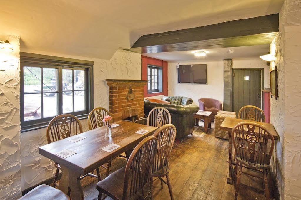 The May Garland Inn Hellingly Exterior foto